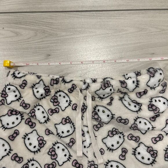 Sanrio hello kitty white and pink fuzzy pajama shorts size Xs   Brand new - Picture 3 of 5